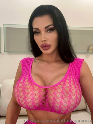 Alettaoceanxxxx OnlyFans Leak Picture - Thumbnail xSY4YBa6g5