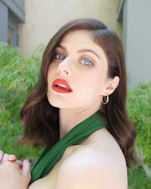 Alexandra Daddario OnlyFans Leak Picture - Thumbnail 7v99B0Vwvo