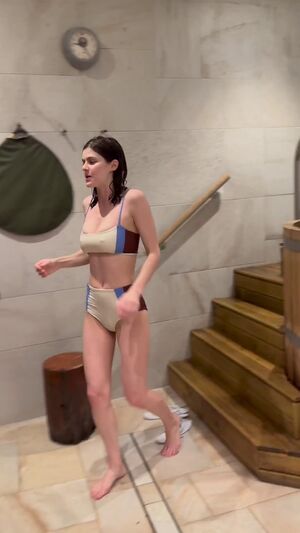 Alexandra Daddario OnlyFans Leak Picture - Thumbnail 7vf8zfdf3c