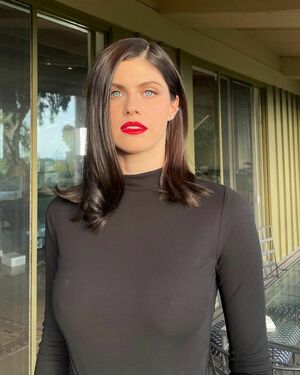 Alexandra Daddario OnlyFans Leak Picture - Thumbnail 8dUQIRcCkb