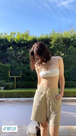 Alexandra Daddario OnlyFans Leak Picture - Thumbnail 9Lb3t676nI