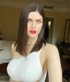 Alexandra Daddario OnlyFans Leak Picture - Thumbnail CWTDhPMlV0