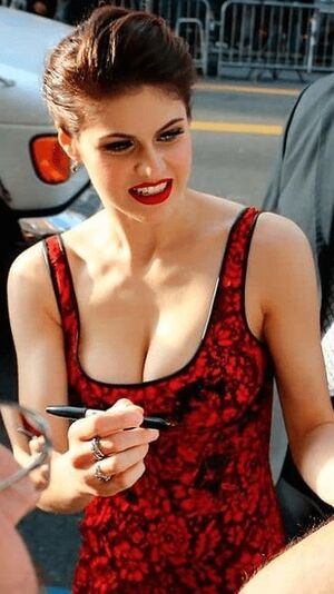 Alexandra Daddario OnlyFans Leak Picture - Thumbnail FchobUKeHL