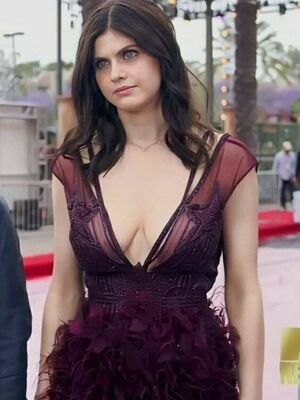 Alexandra Daddario OnlyFans Leak Picture - Thumbnail GfS1ndNKD2