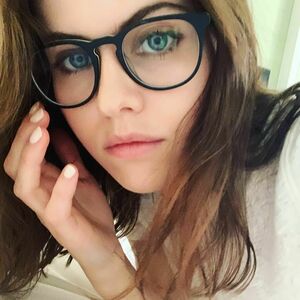 Alexandra Daddario OnlyFans Leak Picture - Thumbnail Lo507WHlN3