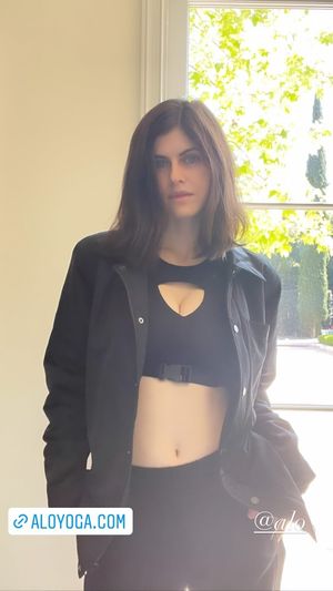 Alexandra Daddario OnlyFans Leak Picture - Thumbnail ZXMRGGLkyw