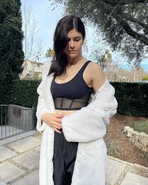 Alexandra Daddario OnlyFans Leak Picture - Thumbnail dKafNBtlp3