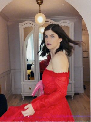 Alexandra Daddario OnlyFans Leak Picture - Thumbnail h4NRirD1N8