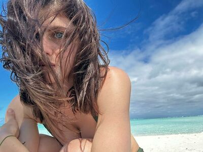 Alexandra Daddario OnlyFans Leak Picture - Thumbnail hIszp1N34H