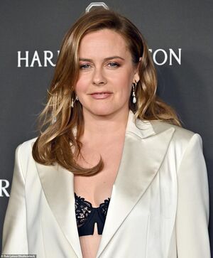 Alicia Silverstone OnlyFans Leak Picture - Thumbnail F8oD4Fof4C