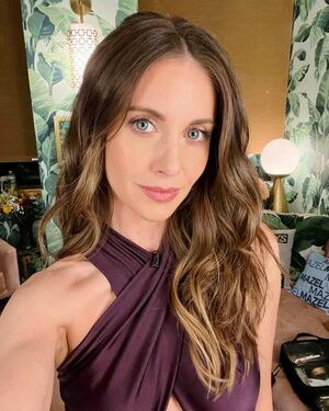 Alison Brie OnlyFans Leak Picture - Thumbnail 3UmvkR6g8L