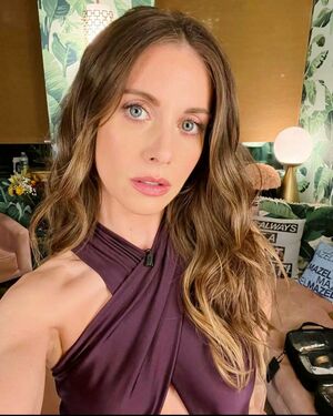 Alison Brie OnlyFans Leak Picture - Thumbnail CQxVA42GAc