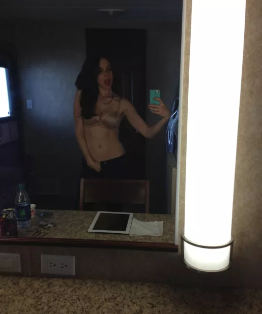 Alison Brie OnlyFans Leak Picture - Thumbnail TRR5QSiWlx