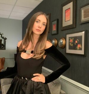 Alison Brie OnlyFans Leak Picture - Thumbnail wNKgQj51Jb