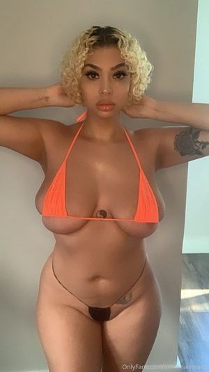 Annamariesarai OnlyFans Leak Picture - Thumbnail Iwq6GNV4t5