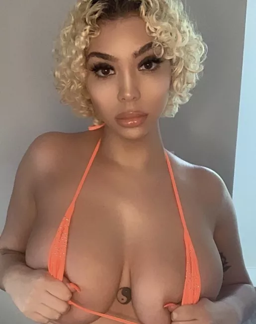 Annamariesarai OnlyFans Leak Picture - Thumbnail fiLuhWFotg