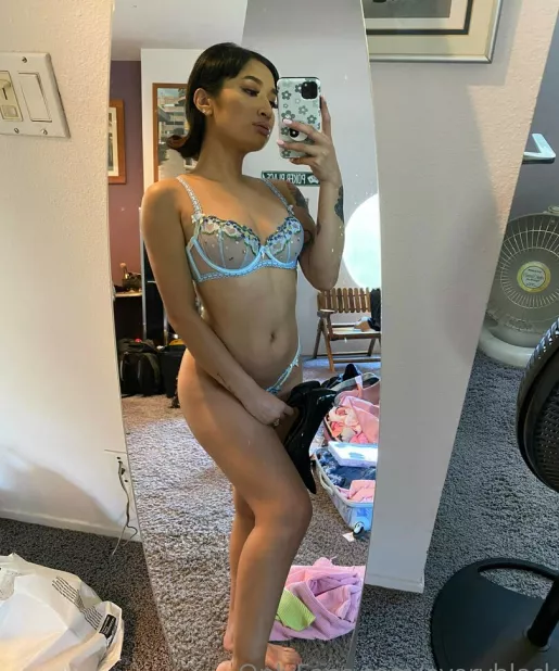 Avery Black OnlyFans Leak Picture - Thumbnail ZI64XIihxI