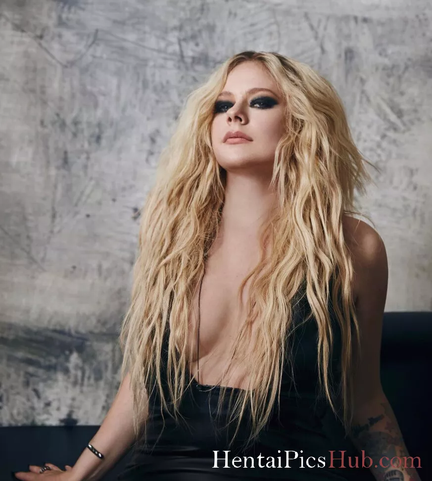 Avril Lavigne Nude OnlyFans Leak Photo 3RDE3XjMlt