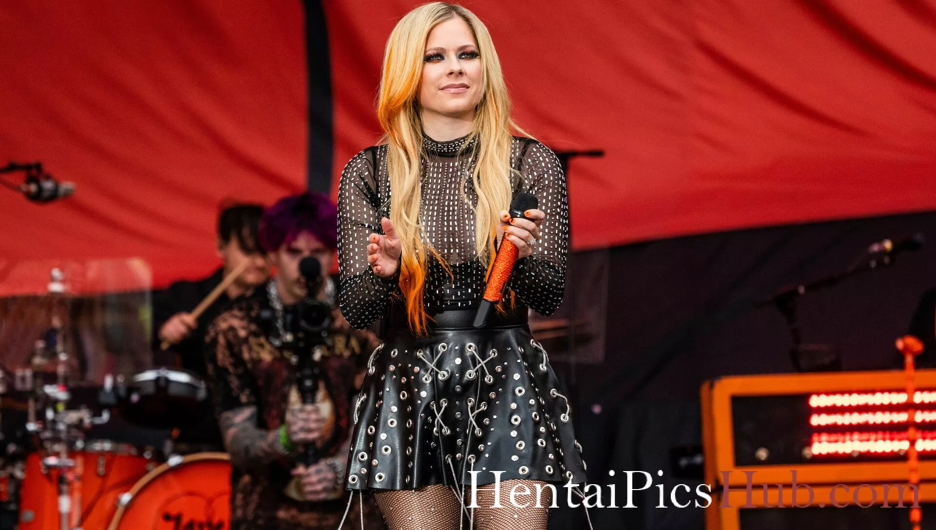 Avril Lavigne Nude OnlyFans Leak Photo Cg2YhaYvwG