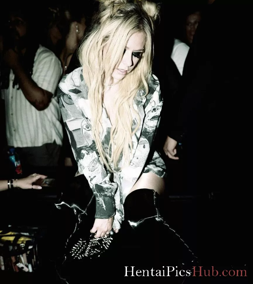 Avril Lavigne Nude OnlyFans Leak Photo E59wXmJRyV