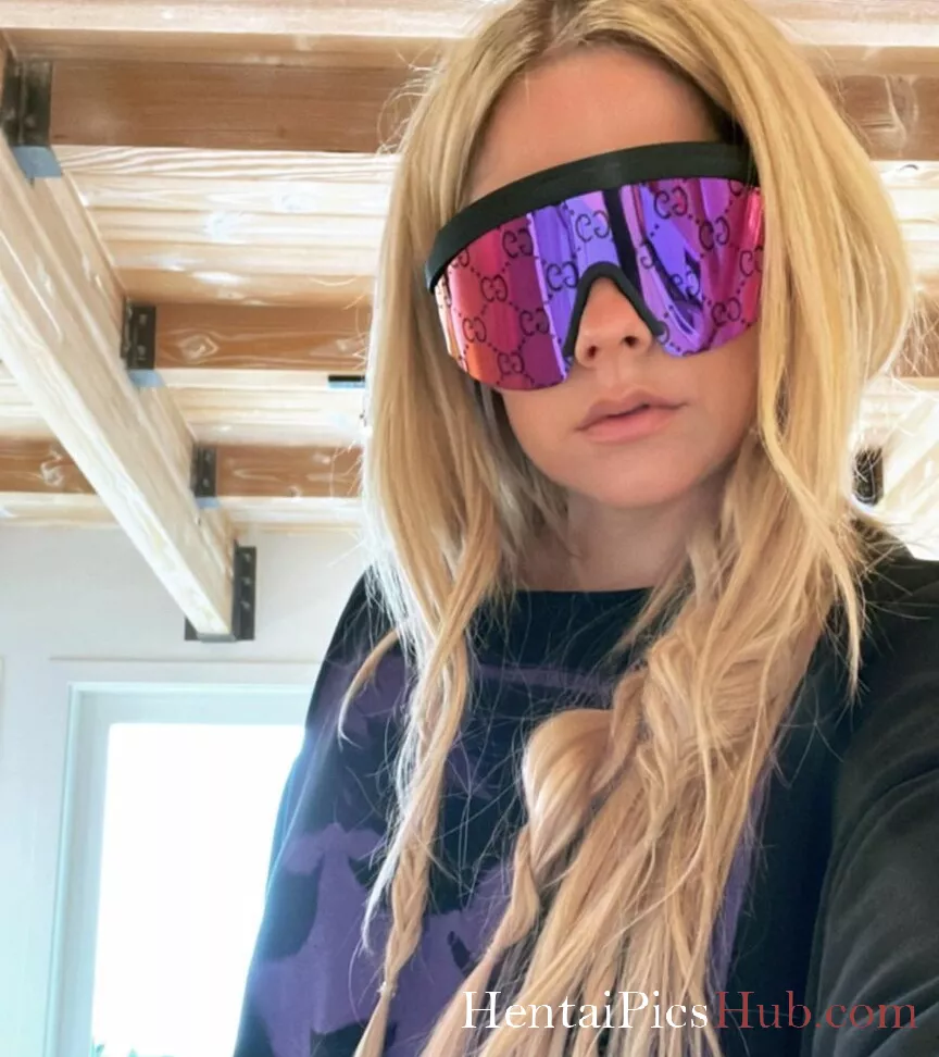 Avril Lavigne Nude OnlyFans Leak Photo FuRPWIgfGa