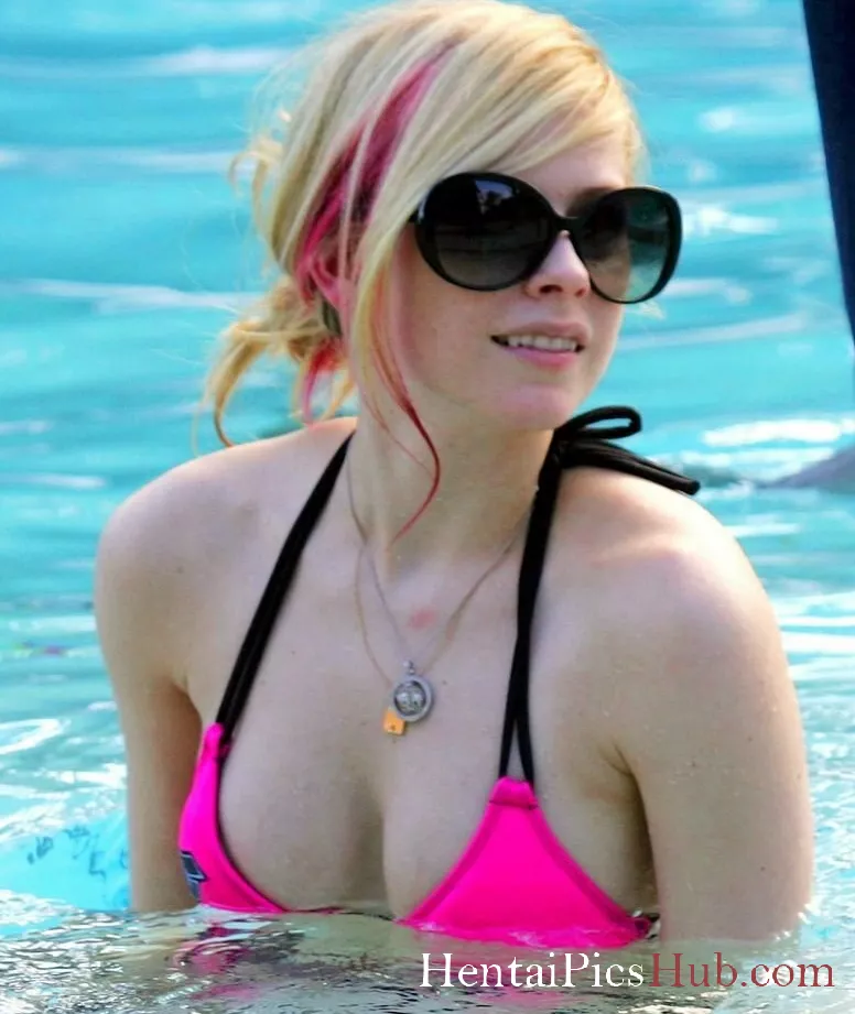 Avril Lavigne Nude OnlyFans Leak Photo GhmFzFYupy
