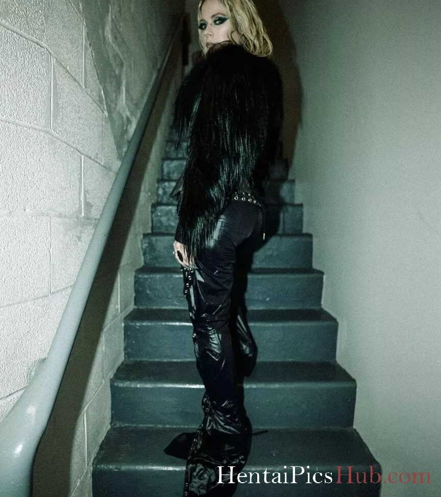 Avril Lavigne Nude OnlyFans Leak Photo HI8xk1Y5jh