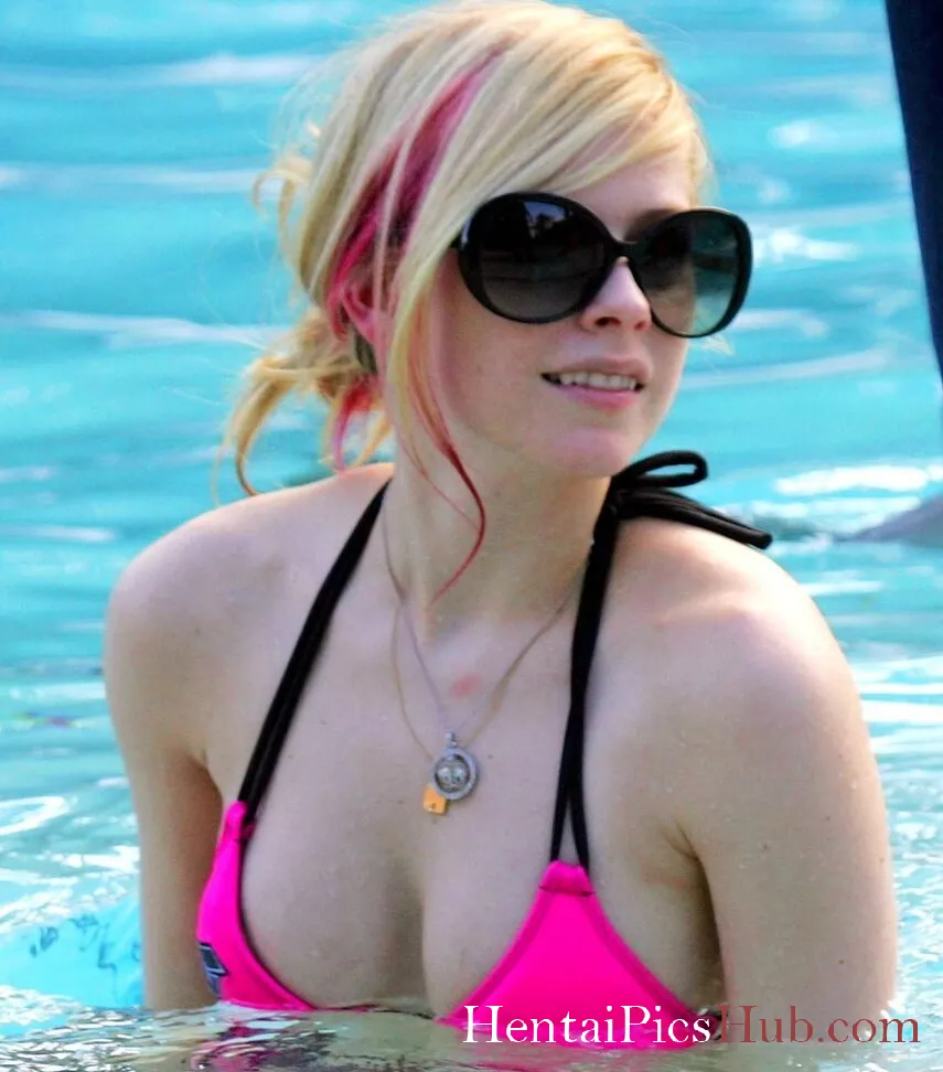 Avril Lavigne Nude OnlyFans Leak Photo IKC9BRqnNP