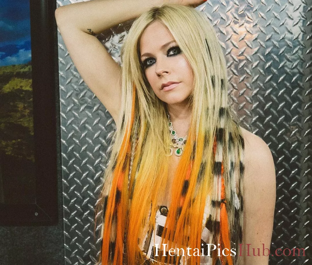 Avril Lavigne Nude OnlyFans Leak Photo KgeashoLZV