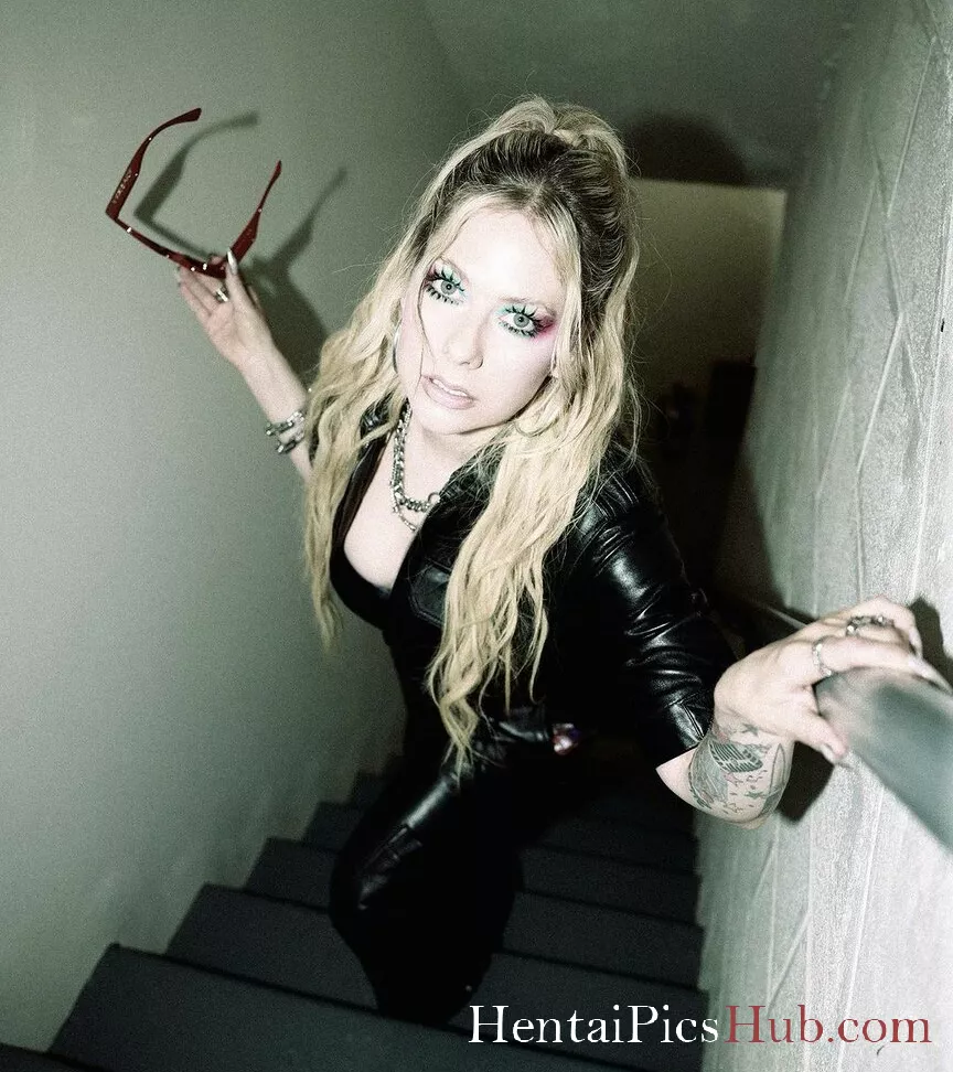 Avril Lavigne Nude OnlyFans Leak Photo LSsMrokVPm