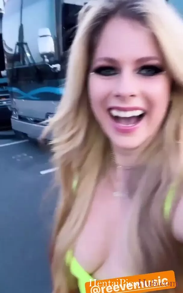 Avril Lavigne Nude OnlyFans Leak Photo MhuYpaUAjk