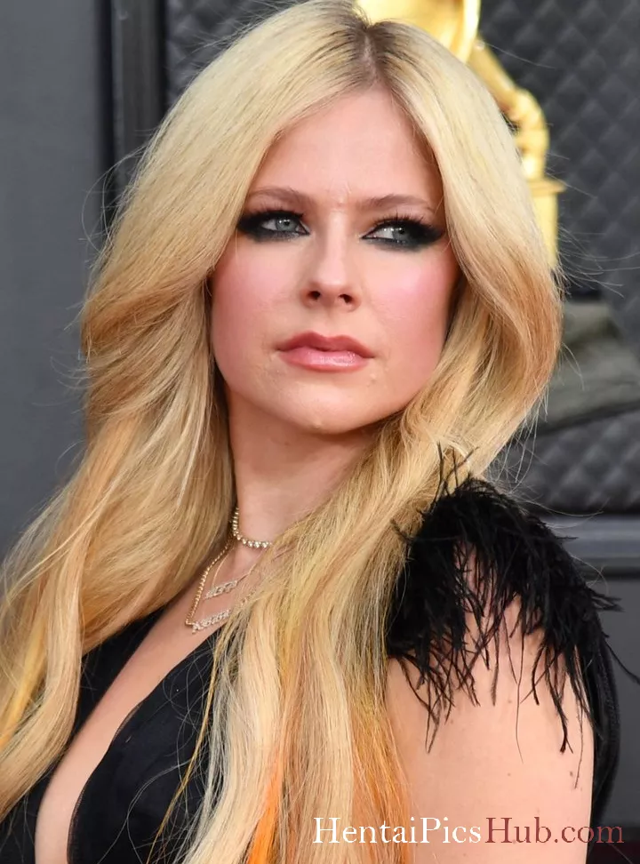 Avril Lavigne Nude OnlyFans Leak Photo P9nGg3neyq