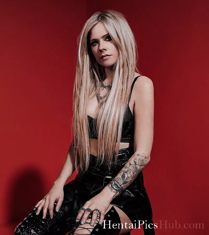 Avril Lavigne Nude OnlyFans Leak Photo PGeUpf5f5y