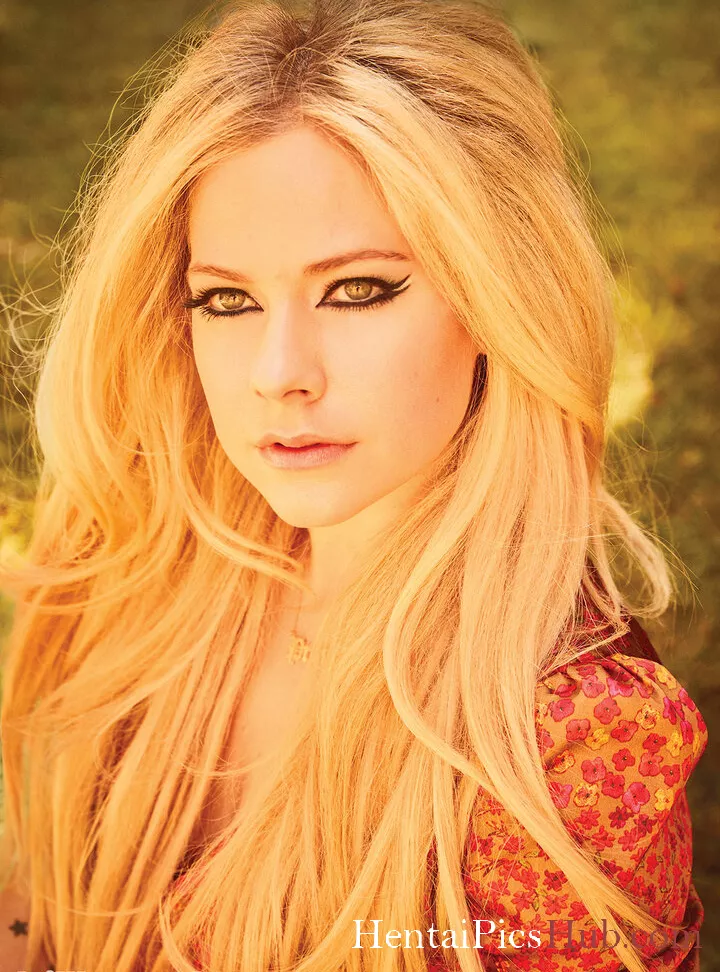 Avril Lavigne Nude OnlyFans Leak Photo YwaIXl7ztW