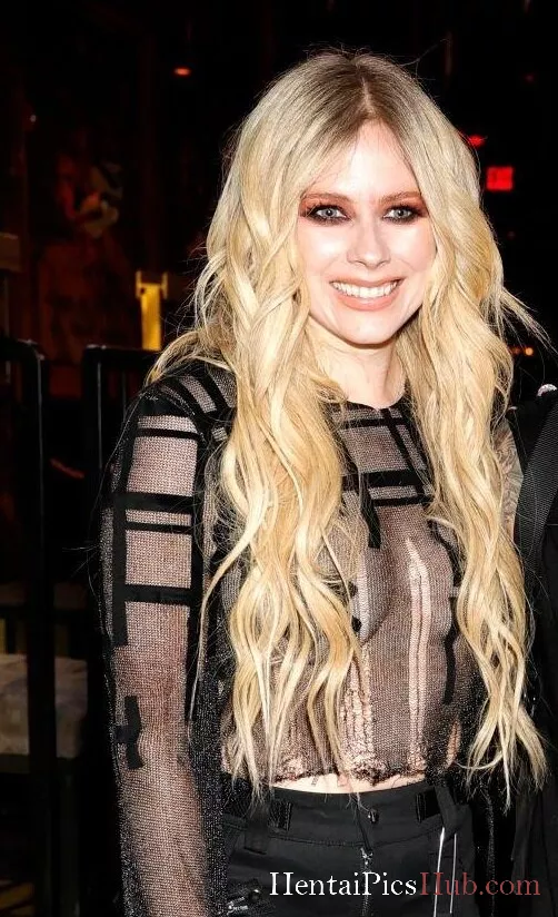 Avril Lavigne Nude OnlyFans Leak Photo bEW93ntbOI