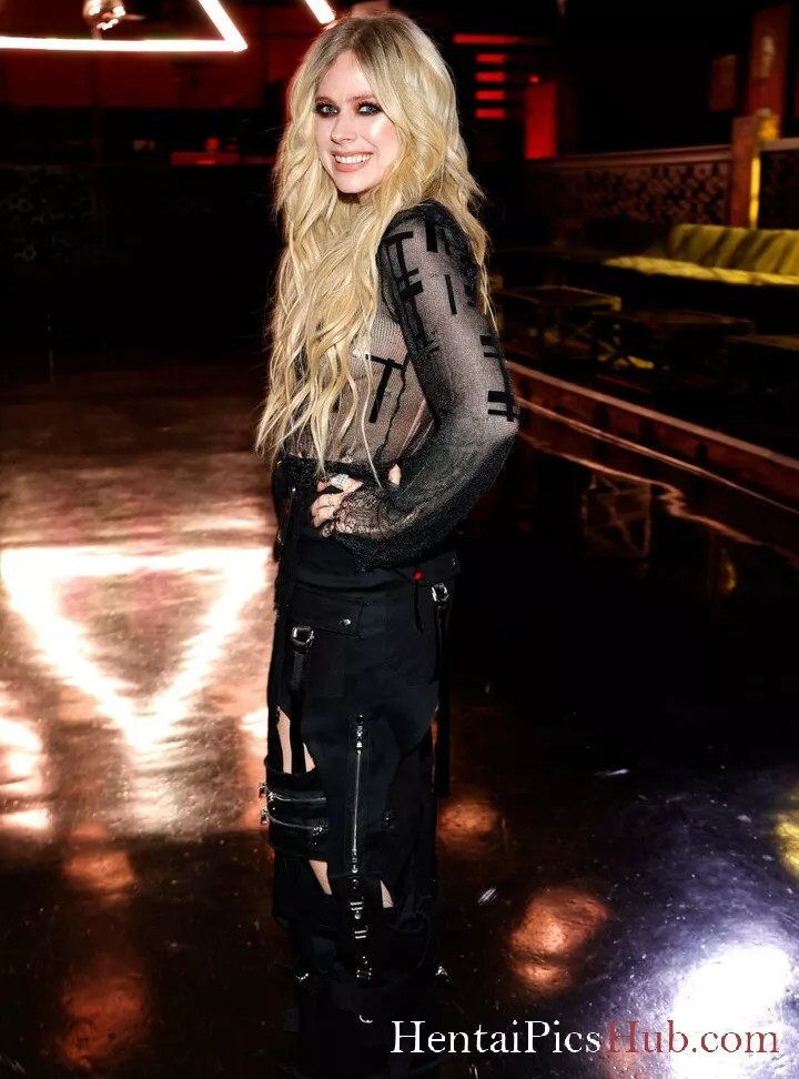 Avril Lavigne Nude OnlyFans Leak Photo hC6KJjVMPX