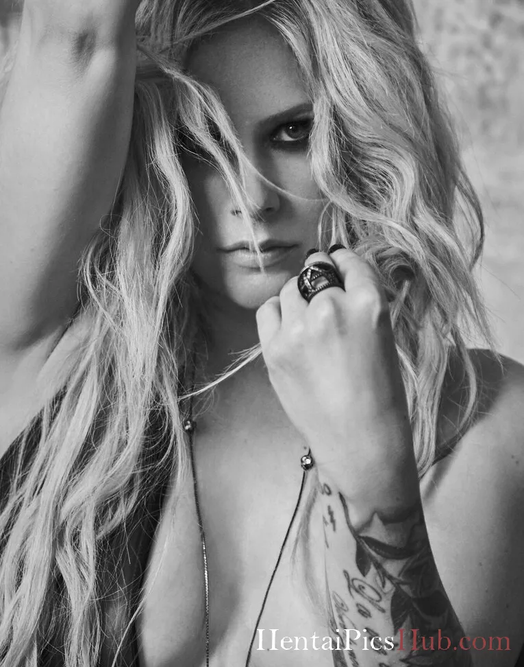 Avril Lavigne Nude OnlyFans Leak Photo ixFi51WiJW