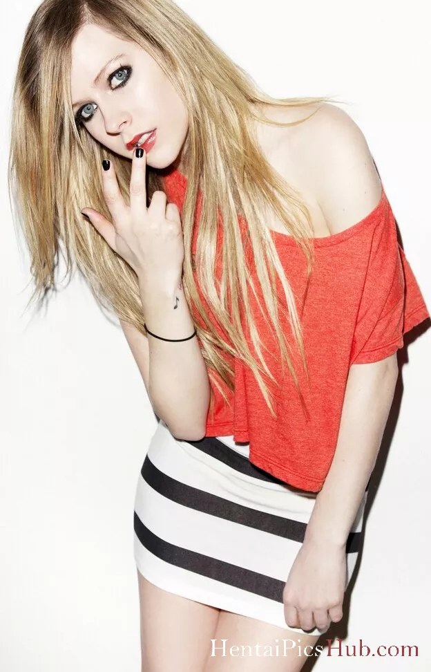 Avril Lavigne Nude OnlyFans Leak Photo kFUlKjPJy6