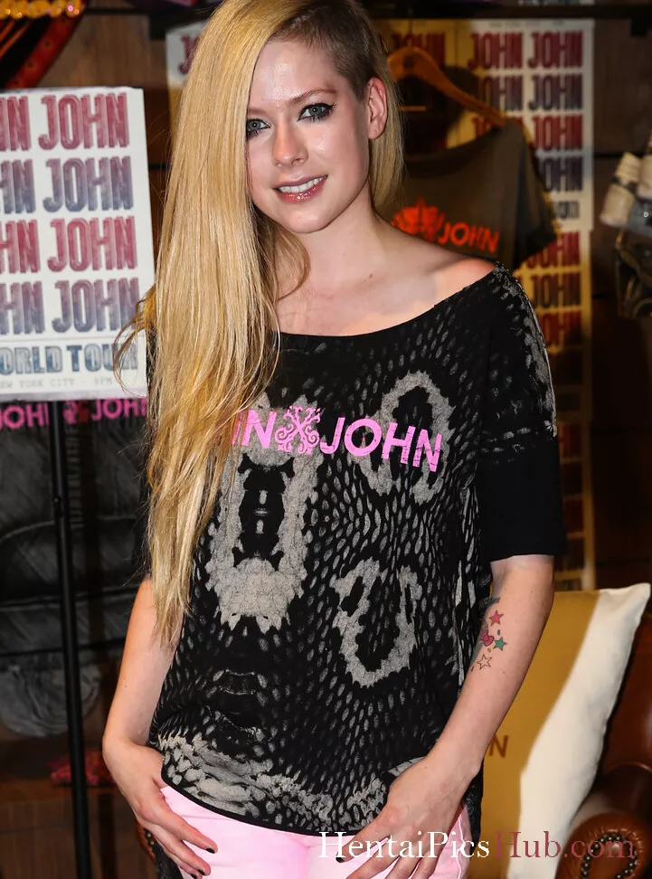 Avril Lavigne Nude OnlyFans Leak Photo wM3JZdbOGL