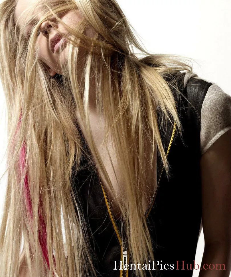 Avril Lavigne Nude OnlyFans Leak Photo xx9W9JmClx