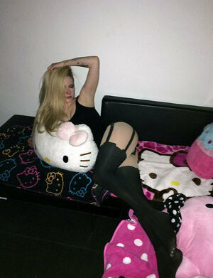 Avril Lavigne OnlyFans Leak Picture - Thumbnail 3vH5PzqDzx