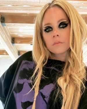 Avril Lavigne OnlyFans Leak Picture - Thumbnail BC5Awj7PTu