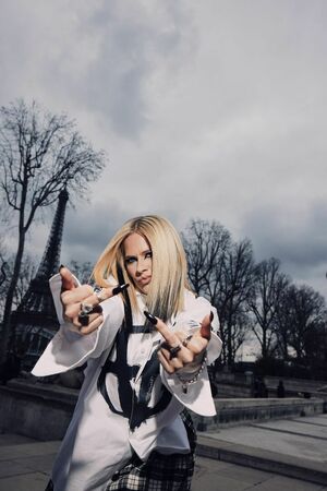 Avril Lavigne OnlyFans Leak Picture - Thumbnail CRpQAE8yP3