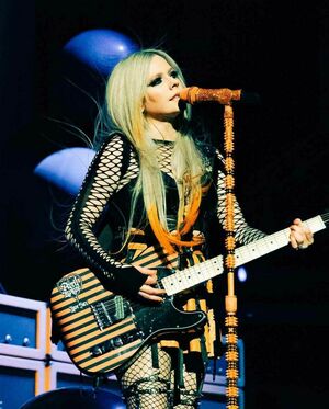 Avril Lavigne OnlyFans Leak Picture - Thumbnail DQmhyqgnMp