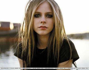Avril Lavigne OnlyFans Leak Picture - Thumbnail DaD9RdyN9R