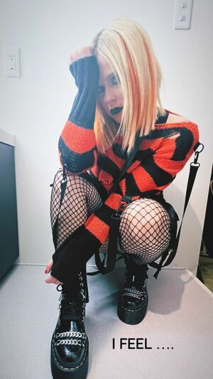 Avril Lavigne OnlyFans Leak Picture - Thumbnail E4pBT6HeFZ