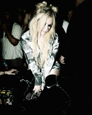 Avril Lavigne OnlyFans Leak Picture - Thumbnail E59wXmJRyV