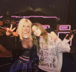 Avril Lavigne OnlyFans Leak Picture - Thumbnail EMiFJqm6if