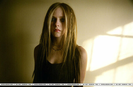 Avril Lavigne OnlyFans Leak Picture - Thumbnail FKJeN0sMJT