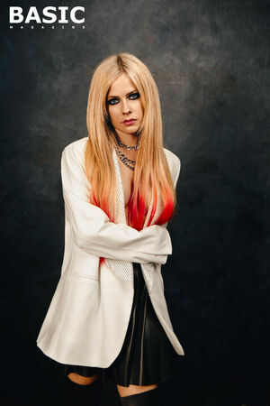 Avril Lavigne OnlyFans Leak Picture - Thumbnail FjrELV4eKV